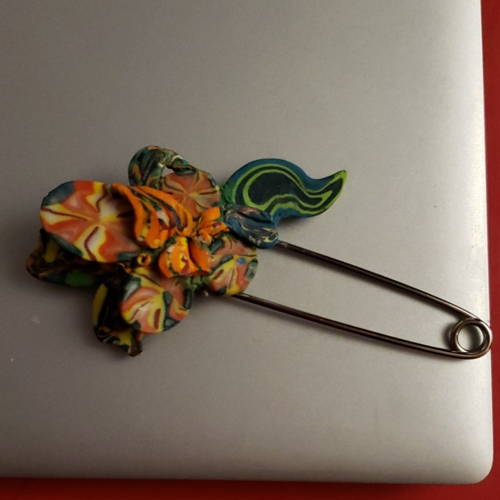 NWOT Large decorative pin